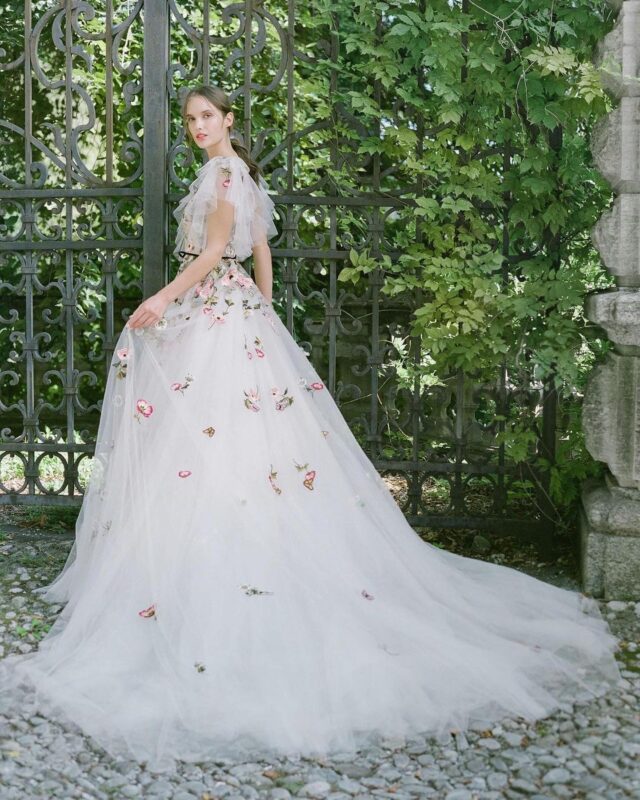 Beautiful photos by @ktmerry for  @moniquelhuillierbride’s new  collection, which was shot on location at Villa Pizzo on Lake Como. | Photos: @ktmerry 
Gowns @moniquelhuillierbride Venue @villapizzo Production @lakecomoweddings @muzam_productions Hair @Karimbelghiran Makeup @victorhenao Assisting @chadkeffer 
#lakecomoweddings #lakecomoweddingplanner 
#ktmerry #ktmerryeditorial #lakecomo #moniquelhuillier #moniquelhuillierbride