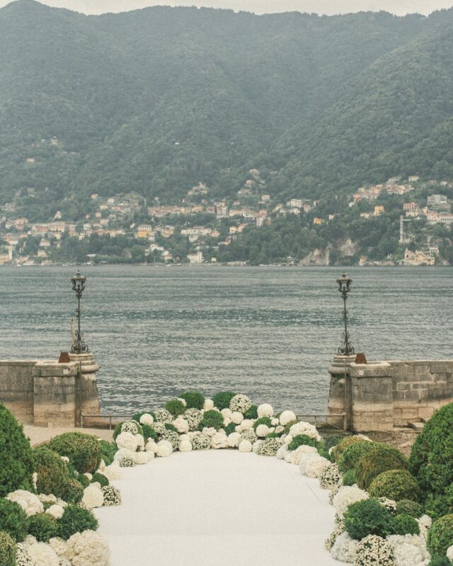 There’s nothing more magical than saying I do on the steps of Lake Como. Steph and Sameer did so at Villa Erba with the backdrop of the water and florals designed to encompass them while seamlessly blending into the surroundings. 
Planning and design @lakecomoweddings 
Photography @ladichosa 
Videography @lumos_produzioni 
Florist @rattiflora 
Chef @maurocolagreco @restaurantmirazur
Catering @classeventi 
Hair and makeup @kellydawnbridal 
Bar @spumafashionmadetasty 
Entertainment @elanartists 
Sound and lighting @blunotteventi 
Location @villaerbaofficial 
@stephsain_ @sameer.sain 
#lakecomo #lakecomowedding #lakecomoweddingplanner #destinationwedding #destinationweddingplanner #weddingdesign #weddingdesigner #weddinginspiration #villaerba #villaerbawedding #mirazur