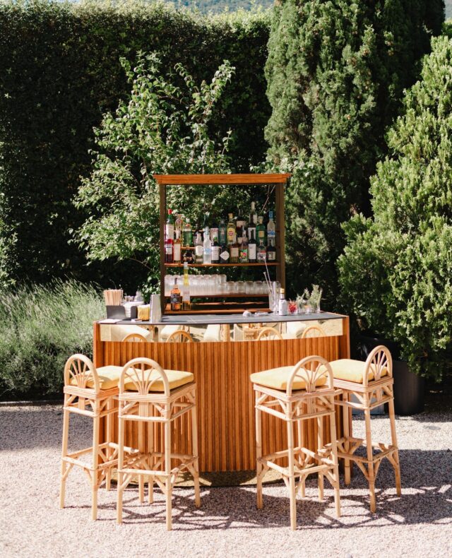 Cocktail hour 🍹 A necessity on a cold Monday in January! Wherever you are in the world today, treat yourself to something that puts a smile on your face. Let us know what you have gone for 👇️ ⁠
⁠
Planning and design: @lakecomoweddings⁠
Photography: @sarahfalugo.co⁠
Videography: @aaronnovakfilms⁠
Florals: @tulipinadesign⁠
Location: @theheritagecollection⁠
Mixology: @spumafashionmadetasty⁠
Rentals: @thecomocollection⁠
Printed goods: @juliekingstudio⁠
⁠
#TheLakeComoWeddingPlanner #LakeComo #LakeComoWedding #Wedding #WeddingDesign #WeddingInspiration #LakeComoWeddings #LagodiComo