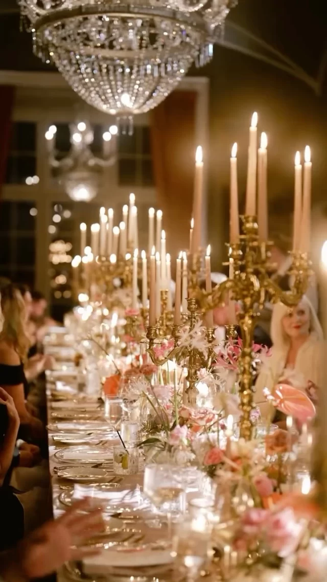 A glamorous evening at @luttrellstowncastleresort with the loveliest group of talented people. 🇮🇪
@embarkbeyond @tarafayevents @failteireland_intmedia @irelandsancienteast @visitdublin @gregfinck @lumos_produzioni @leatoursireland (transport) @feastcateringirl & @peaches.kemp (catering) @powerscourt_estate (venue) @powerscourtdistilleryltd (distillery) @shopthegarden (floral) @totaleventrental (linen & furniture) @caterhire.ie (table top) @cecinewyork @elanartists @luttrellstowncastleresort @gorilla_design_ltd (lighting) @adriannina (portraits) @cashmandjmc (hair) @cloochy (makeup) #RachelBirthistleEvents #TheLakeComoWeddingPlanner #FamTrip #Ireland #VisitDublin