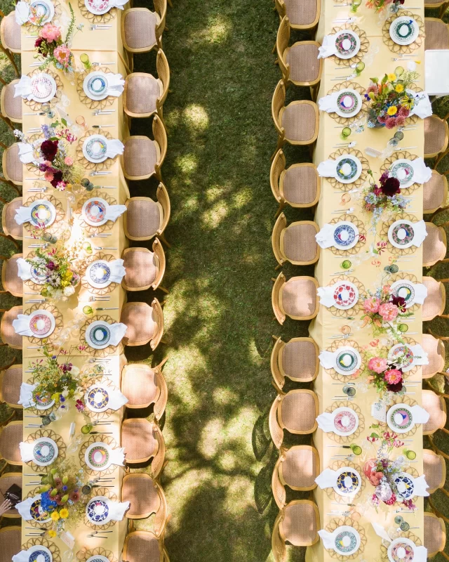 A few of our favorite shots of long reception tables, showcasing vibrant @ladoublej plates and decor – a colorful feast for the eyes! 🌼 #lakecomoweddingplanner #lakecomoweddings #rachelbirthistleevents #ladoublej