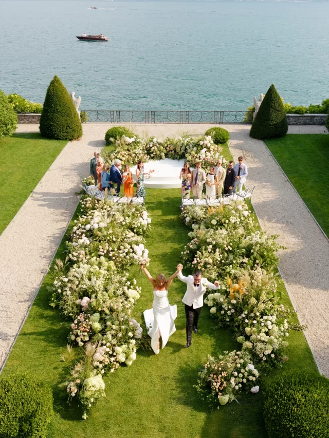 Moments of - Erika & Richard.

The first glimpse, a smile arriving by boat, sets the tone for a weekend of effortless joy. Laughter, bright energy and shared moments weave through the celebration on the lake.

Planning and design: @lakecomoweddings 
Photography: @bottega53
Florals: @wildathearthq @nikkitibbleswildatheart 
Rentals: @thecomocollection 
Location: @villa_balbiano